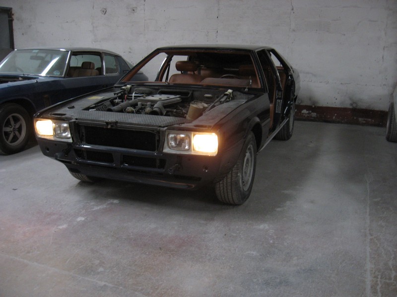 Warm yellow light. No blue Xenon here!